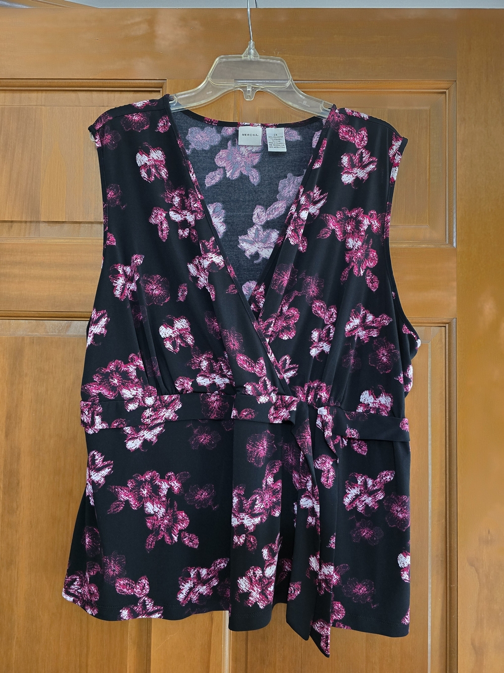 Merona Black Top with Magenta Floral Print 2x